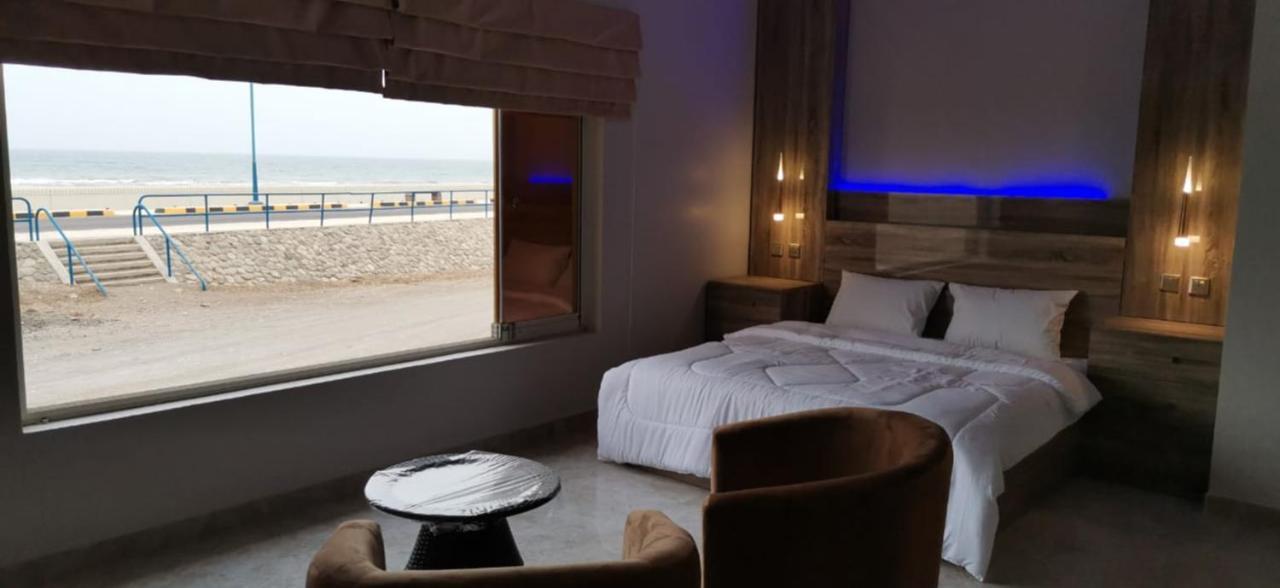 Marina H Hotel Сухар Екстериор снимка