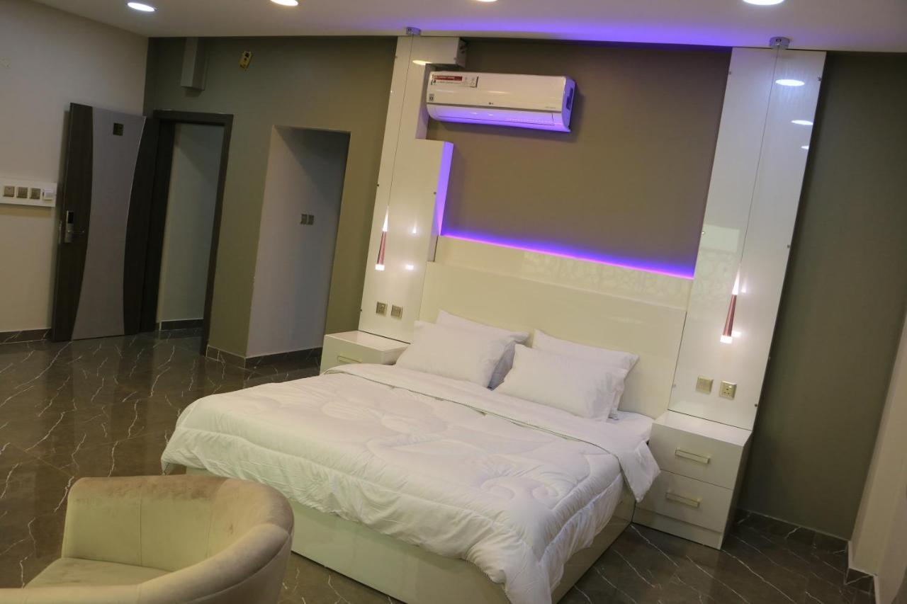 Marina H Hotel Сухар Екстериор снимка