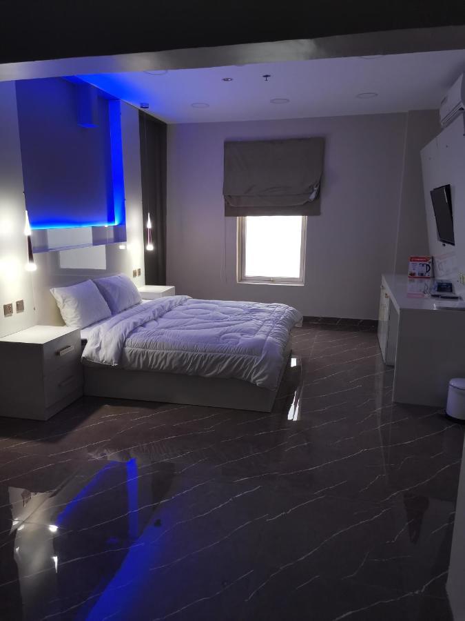 Marina H Hotel Сухар Екстериор снимка