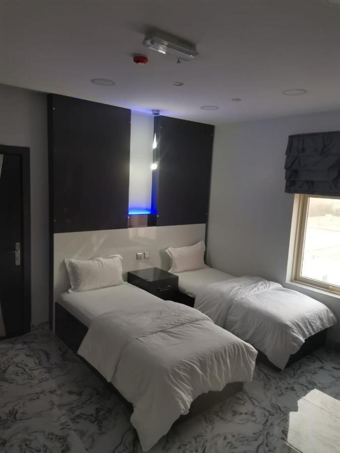 Marina H Hotel Сухар Екстериор снимка