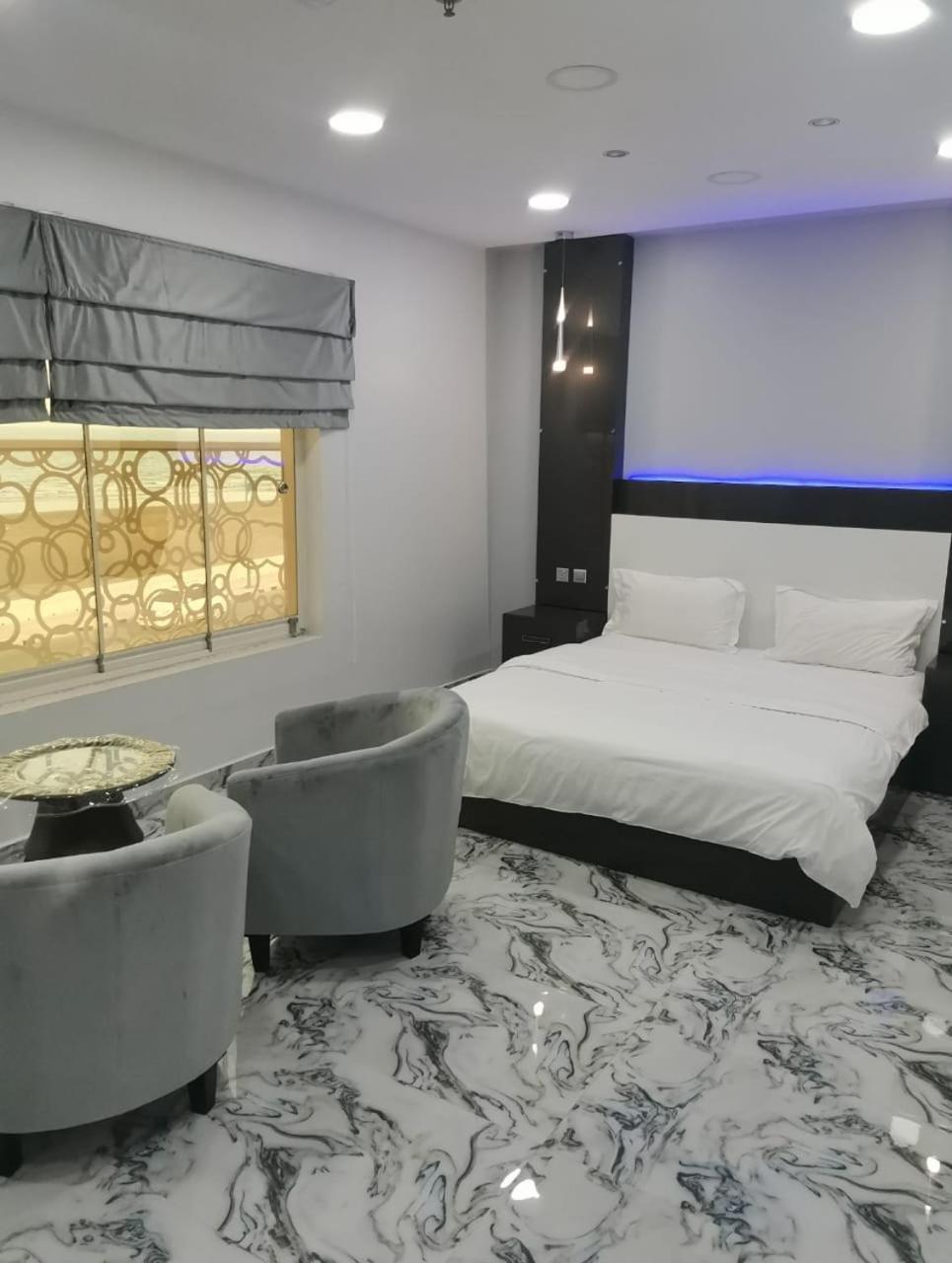 Marina H Hotel Сухар Екстериор снимка