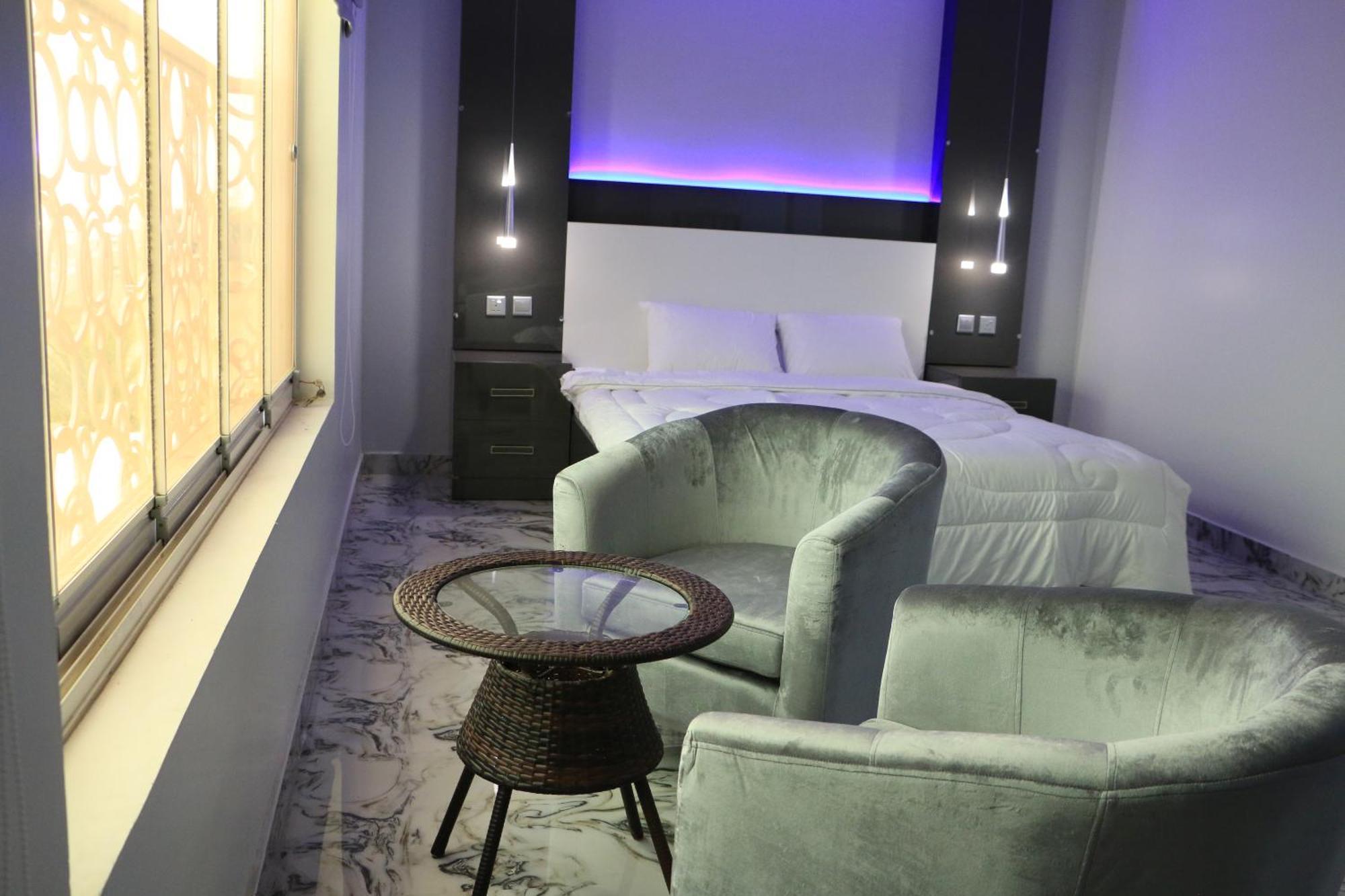 Marina H Hotel Сухар Екстериор снимка