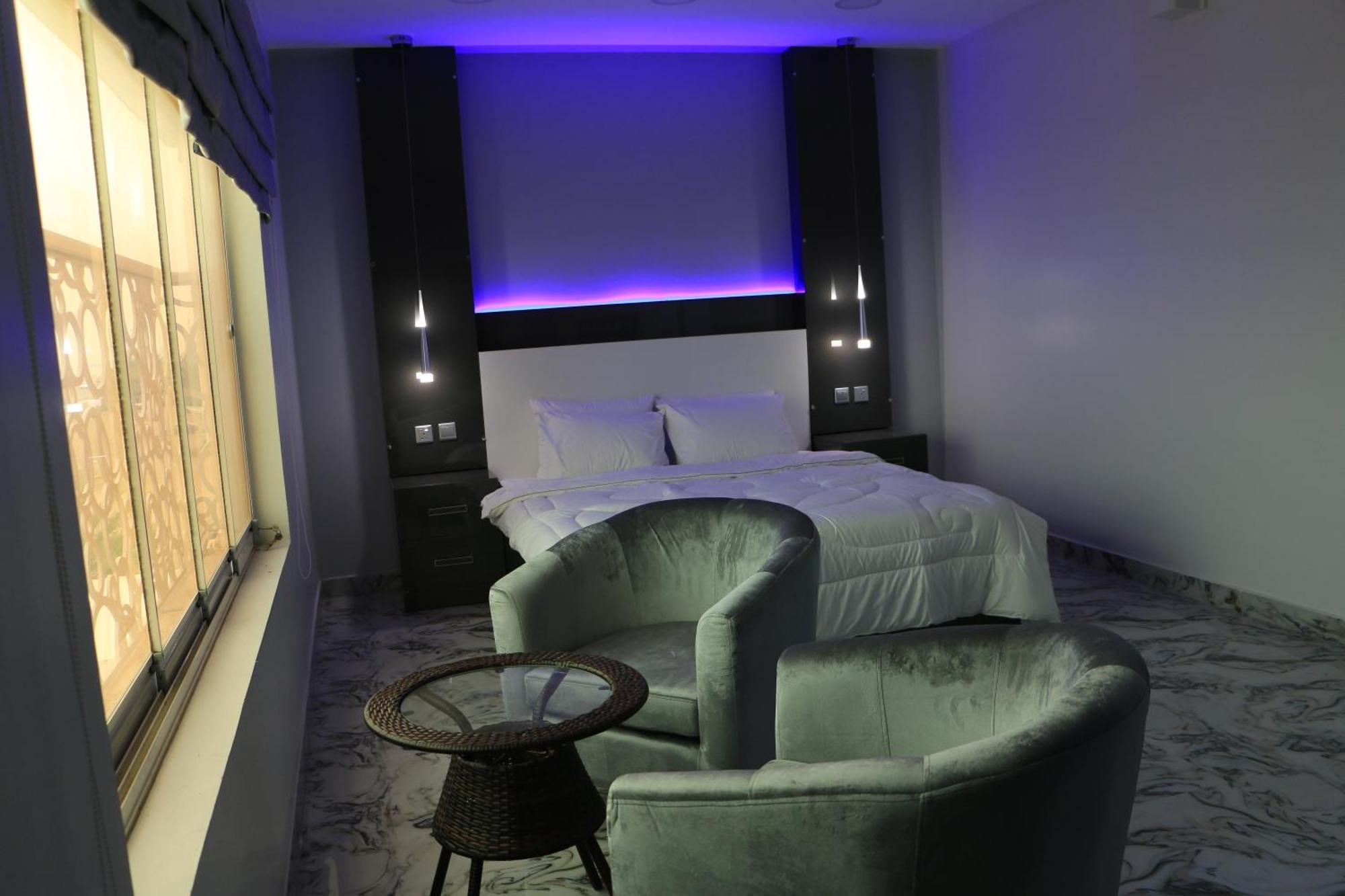 Marina H Hotel Сухар Екстериор снимка