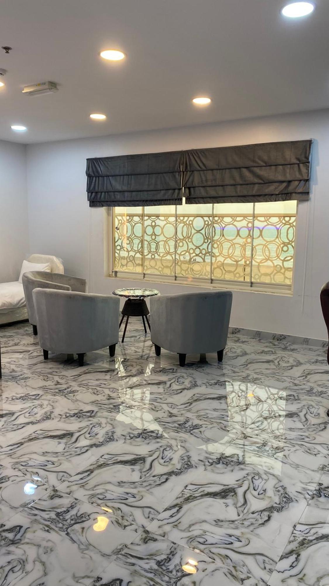 Marina H Hotel Сухар Екстериор снимка