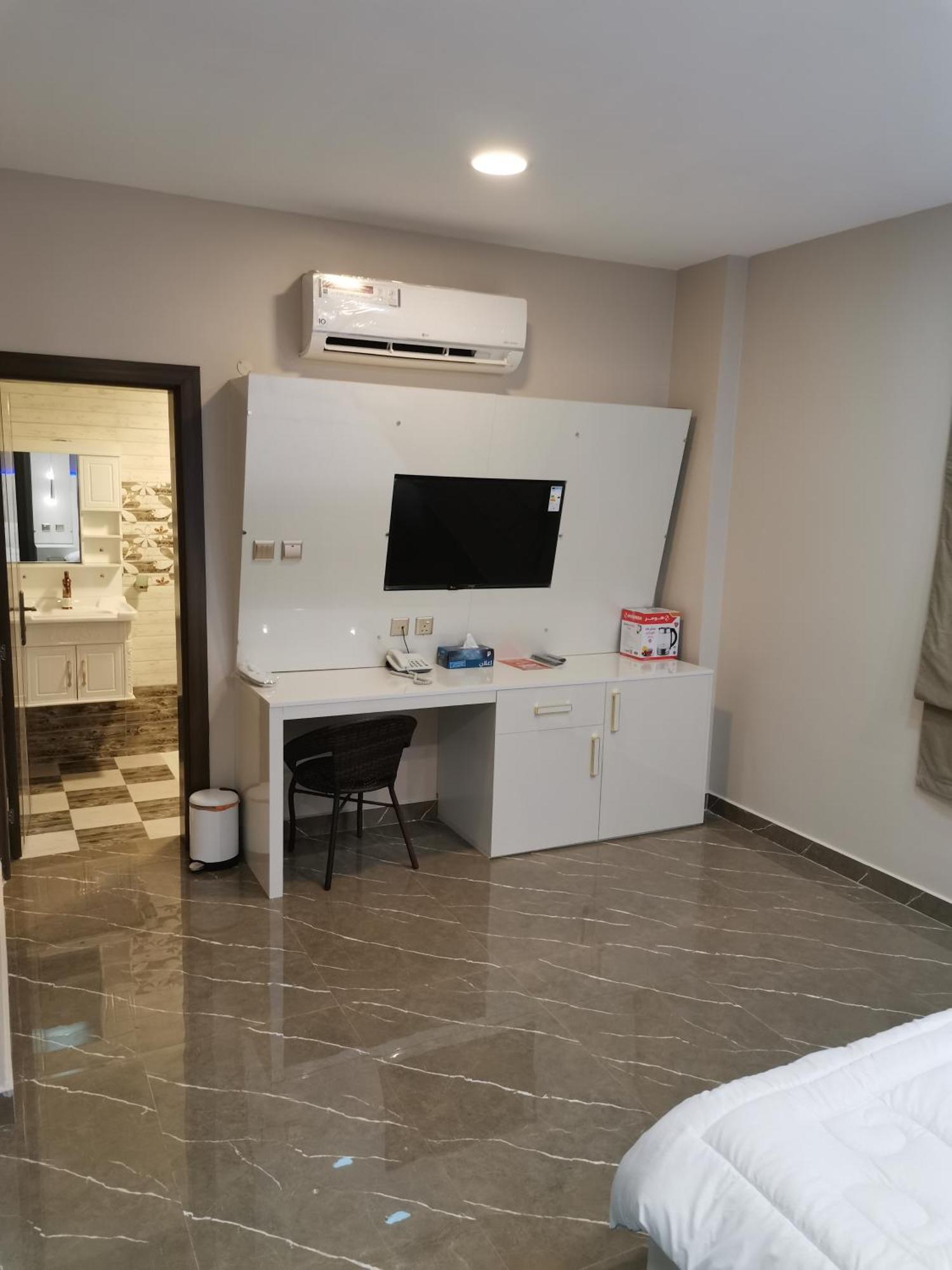 Marina H Hotel Сухар Екстериор снимка